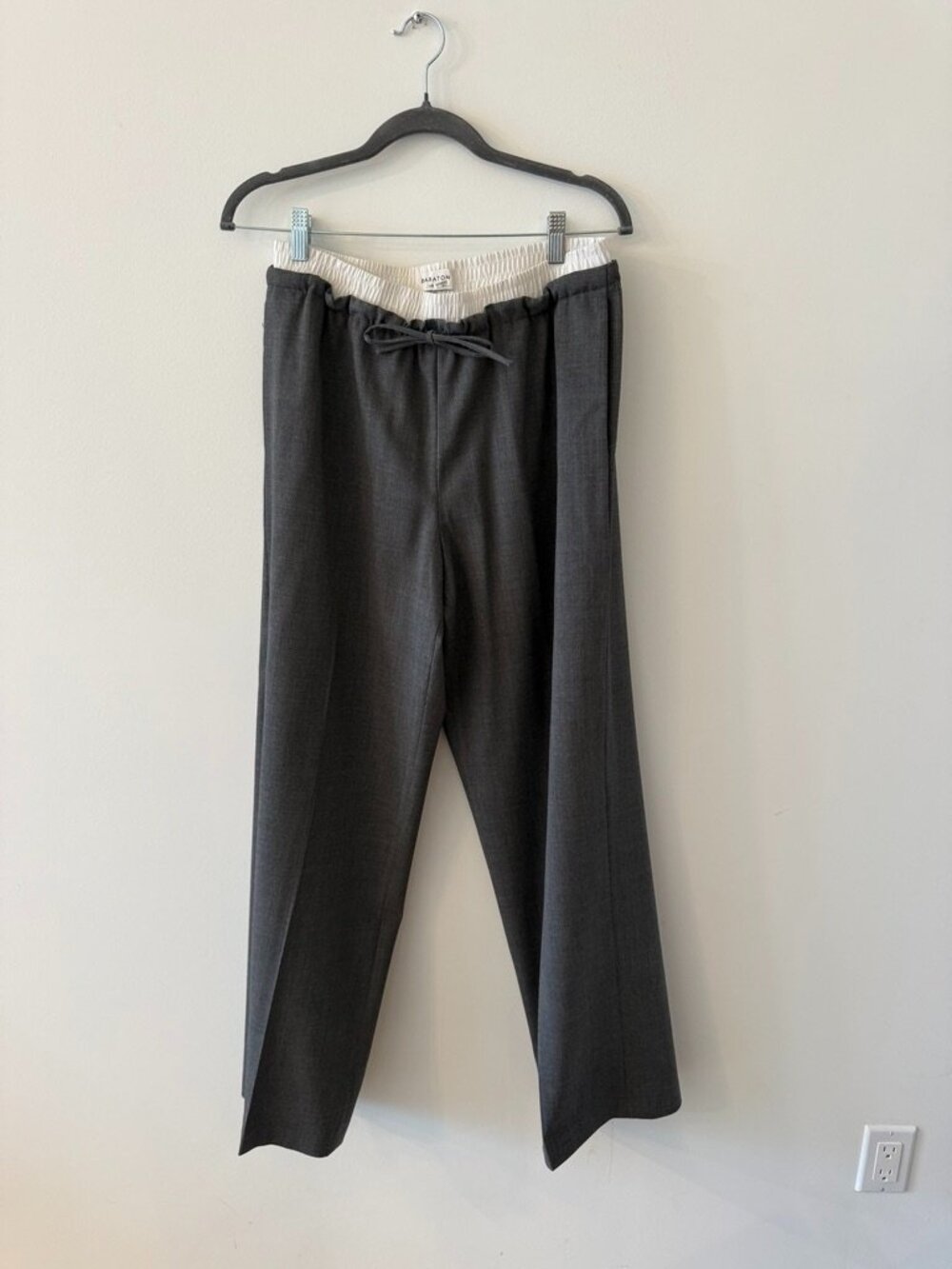 Aritzia Equity Pants in Grey in Medium